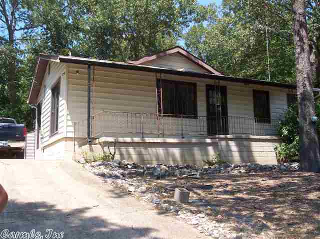 property at 7 Arapaho Rd