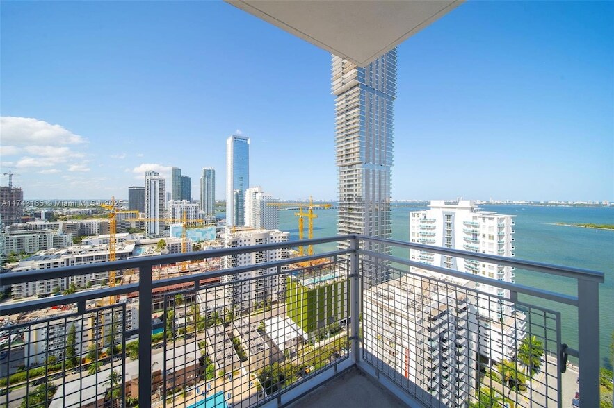 2150 N Bayshore Dr, Unit 2103 in Miami, FL - Building Photo