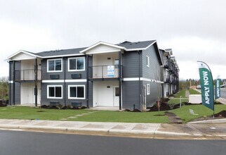354 S 8th St in Carlton, OR - Building Photo - Building Photo