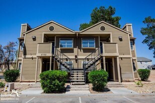 2755 Jennydiane Dr in Las Vegas, NV - Building Photo