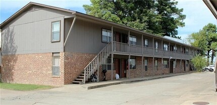 1855 W Deane St in Fayetteville, AR - Building Photo - Building Photo