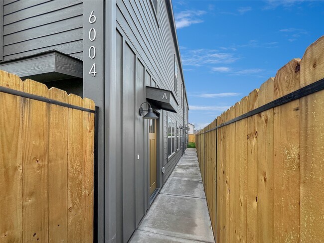 6004 Bacher St in Houston, TX - Building Photo - Building Photo