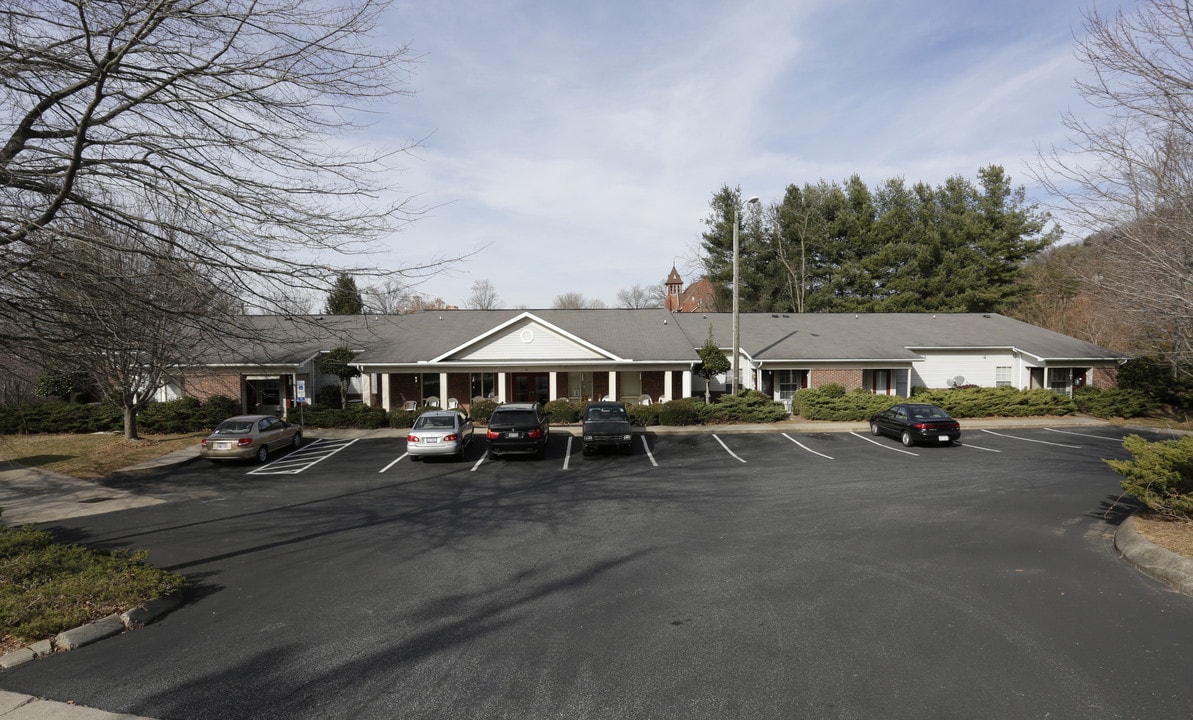 Mountain Springs in Asheville, NC - Foto de edificio