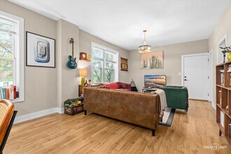 3001 N Sawyer Ave in Chicago, IL - Building Photo - Building Photo