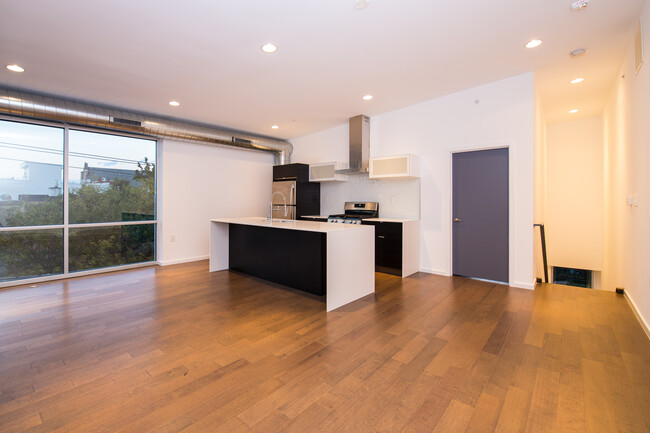 1444 N 7th St, Unit 2 in Philadelphia, PA - Building Photo - Building Photo