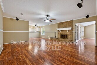 1305 Elizabeth Blvd in Granbury, TX - Building Photo - Building Photo
