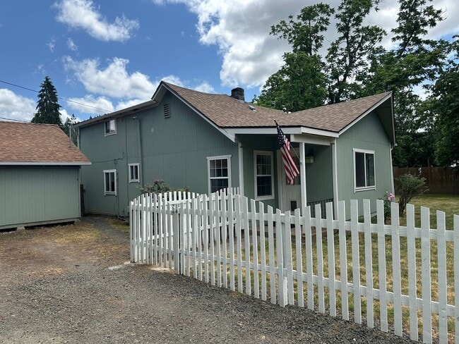 150 S 16th St in Cottage Grove, OR - Building Photo - Building Photo