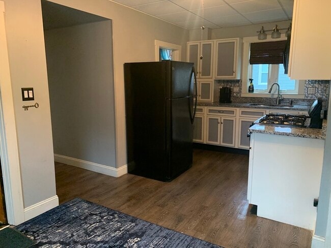 293 Linden St in Fall River, MA - Building Photo - Building Photo