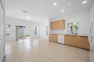 3019 NW 30th Ave in Lauderdale Lakes, FL - Building Photo - Building Photo