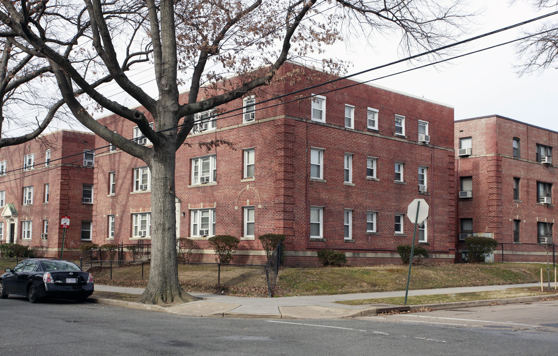 301 Hamilton St NW in Washington, DC - Building Photo