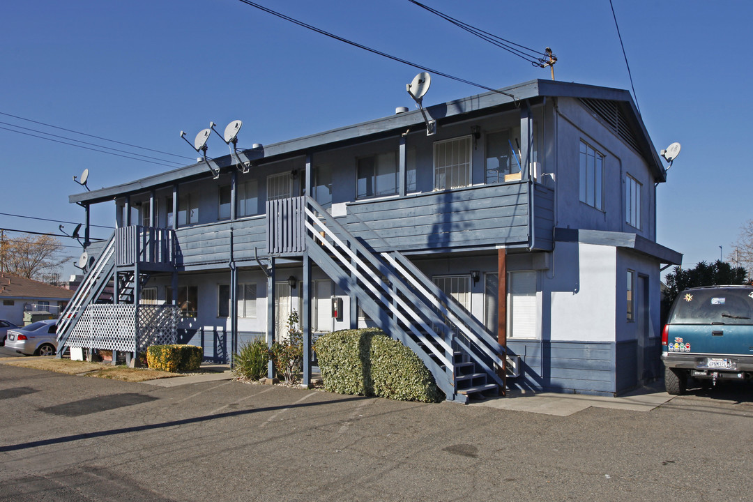 105 Globe Ave in Sacramento, CA - Foto de edificio