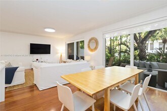 3023 NE Quayside Ln in Miami, FL - Building Photo - Building Photo