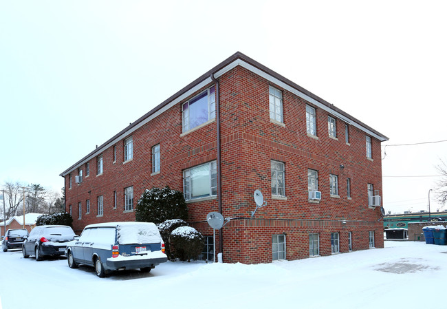 West Market Apartments in Akron, OH - Building Photo - Building Photo