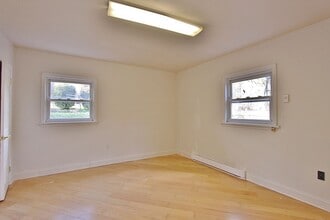 14311-1Rt9w Rte 9W in Ravena, NY - Building Photo - Building Photo