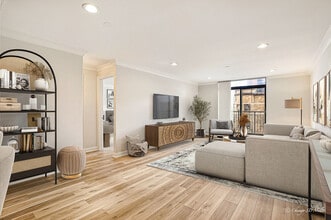 3900 N Pine Grove Ave in Chicago, IL - Building Photo - Building Photo