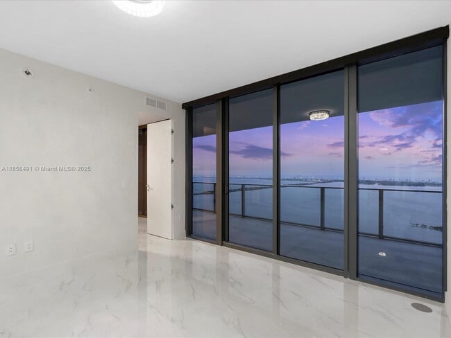 700 NE 24th St, Unit 4906 in Miami, FL - Building Photo - Building Photo