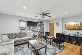 172 Evergreen Rd in Edison, NJ - Building Photo - Building Photo