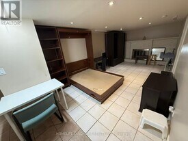 517 Lynett Crescent in Richmond Hill, ON - Building Photo