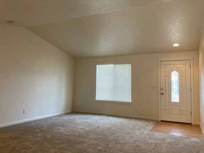636 Blair Ct NE in Salem, OR - Building Photo - Building Photo