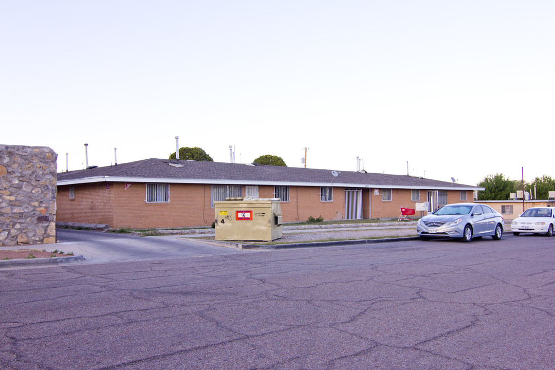 4425 Lawrence St in El Paso, TX - Building Photo