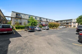 2425 Ashdale Dr in Austin, TX - Building Photo - Building Photo