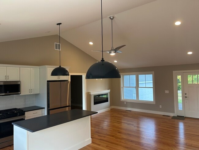 183 Knowlton Hill Rd in Ashford, CT - Building Photo - Building Photo