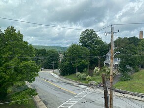 16 Prospect St, Unit 2W in Athol, MA - Foto de edificio - Building Photo