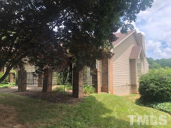 222 Hanover Pl in Cary, NC - Building Photo - Building Photo
