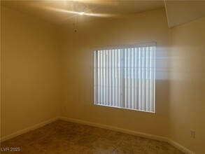 1311 Red Gable Ln in Las Vegas, NV - Building Photo - Building Photo