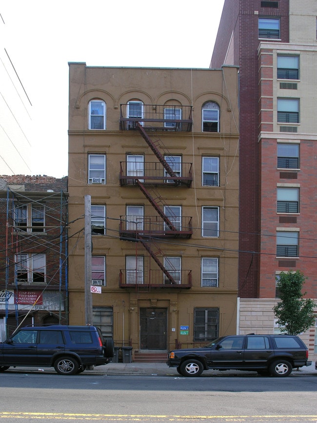 422 E 161st St in Bronx, NY - Building Photo - Building Photo