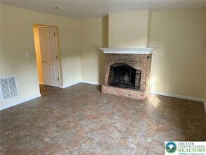 2080 Johnston Dr in Bethlehem, PA - Building Photo - Building Photo