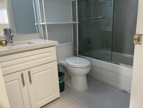 7384 Humm St in Vancouver, BC - Building Photo - Building Photo