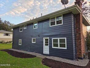 3 Mohawk View Rd in Latham, NY - Building Photo - Building Photo