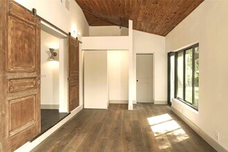 6646 SW 60th St in South Miami, FL - Building Photo - Building Photo
