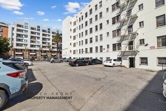 418 S. Normandie Ave. in Los Angeles, CA - Foto de edificio - Building Photo
