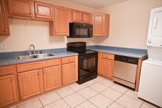 611 Hillsborough St in Chapel Hill, NC - Building Photo - Building Photo