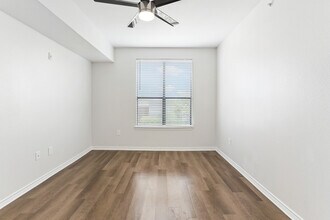 Residences at the Collection in Carrollton, TX - Foto de edificio - Building Photo