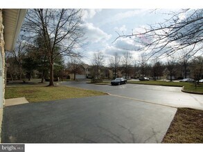 727 Locust Ln in Spring House, PA - Foto de edificio - Building Photo