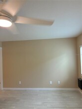 4131 Dolphin Dr in Tampa, FL - Building Photo - Building Photo