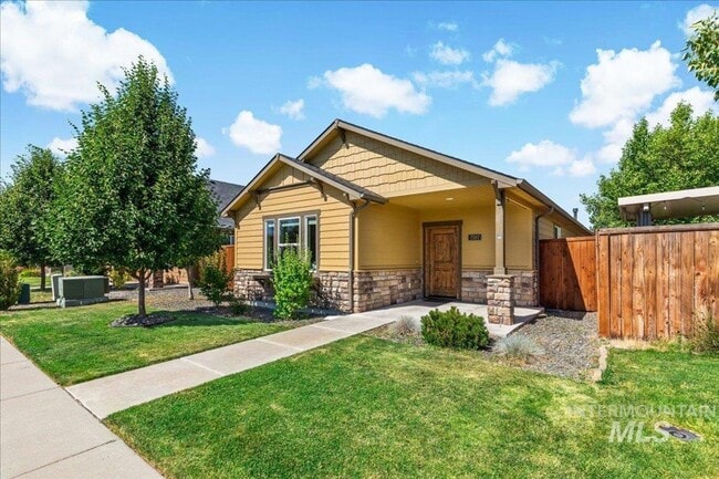 7587 Froman Ave in Garden City, ID - Building Photo - Building Photo
