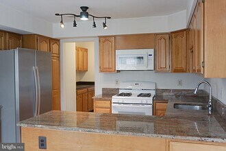 12103 Gatewater Dr in Potomac, MD - Building Photo - Building Photo