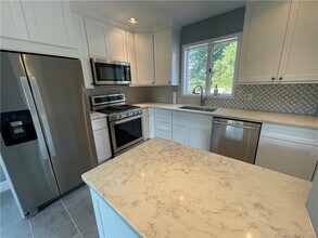 218 Ruane St in Fairfield, CT - Building Photo - Building Photo