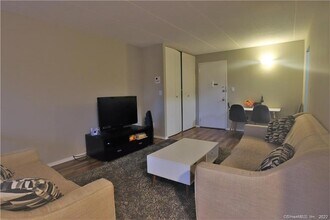 27 Northill St in Stamford, CT - Building Photo - Building Photo