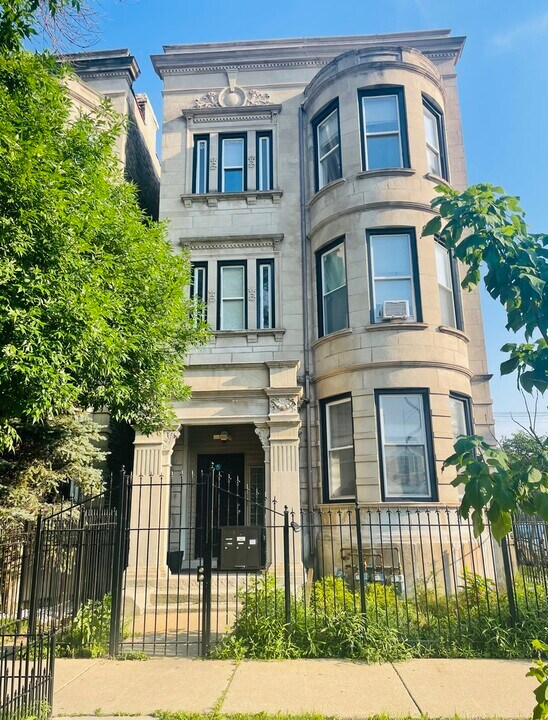 3359 W Flournoy St in Chicago, IL - Building Photo