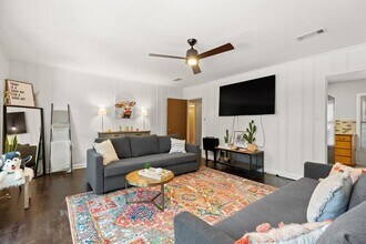 3005 Menchaca Rd in Austin, TX - Building Photo - Building Photo