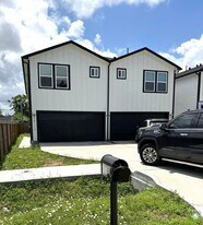 9911 Porto Rico Rd in Houston, TX - Building Photo