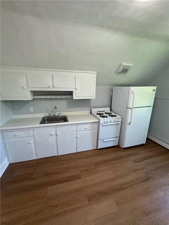 54 Pine St in Pawtucket, RI - Building Photo