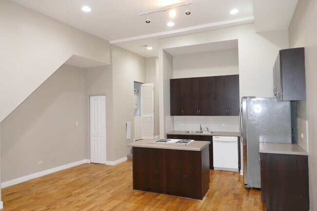 1463 W Huron St-Unit -UNIT1F in Chicago, IL - Building Photo - Building Photo