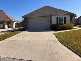 32440 Freshwater Ave in Denham Springs, LA - Building Photo