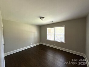 1000 Roanoke Ave in Charlotte, NC - Building Photo - Building Photo